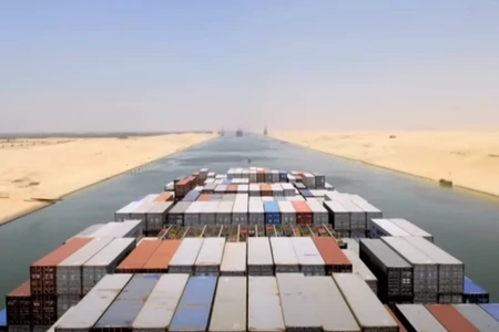 Terminal à conteneurs sur le canal de Suez